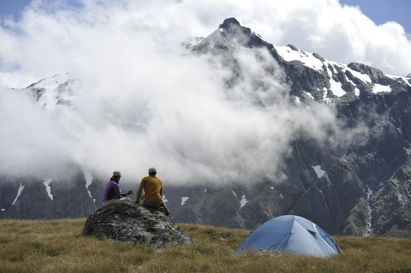 Quelles sont les meilleures techniques pour camper en bordure de lac glaciaire?